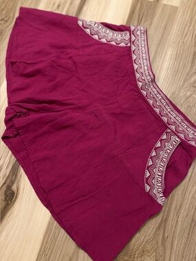 Women’s Hollister Magenta Embroidered Waist Shorts Medium made in India